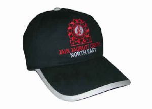 Cap with white color piping