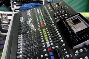 Behringer X32 COMPACT 40-Input 25-Bus Digital Mixing Console