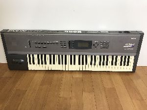Korg-N364-Synthesizer-Workstation-in-Good-Condition