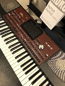 Korg Pa700 61-Key Arranger Workstation Keyboard