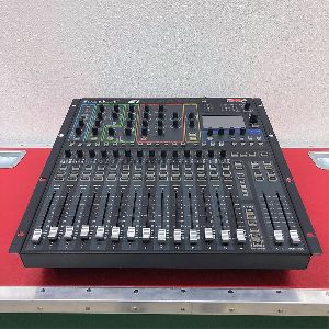 Soundcraft Si Impact 40-input Digital Mixing Console and 32-in/32-out Interface