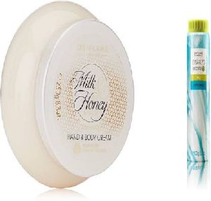 Oriflame Sweden Milk & Honey Hand & Body Cream & Nature Secrets Cooling Breeze Talc Combo