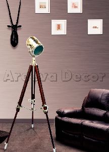 Vintage style tripod spot light