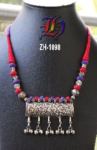 ZH thread necklace