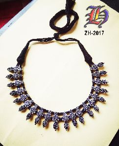ZH thread necklace with metal beads