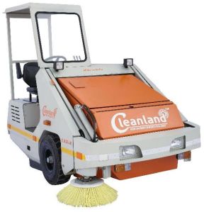 Ride On Sweepers On Rent, Certification : ISO 9001:2008 Certified