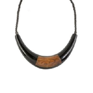 Wood Choker Hasli Moon Necklace