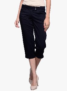 BLACK SOLID COTTON CAPRI