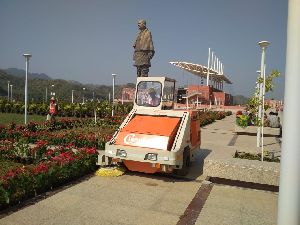 Hire Road Cleaning Machine on Rent