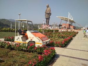 Road Sweeping Machine Manufacturers in Gujarat
