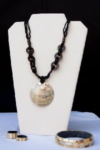 Shell nacklace