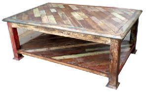 Reclaimed wood coffee table for home