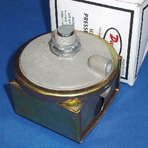 Dwyer 1823-2 Low Differential Pressure Switch Range 0.5 -2.0 Inches wc