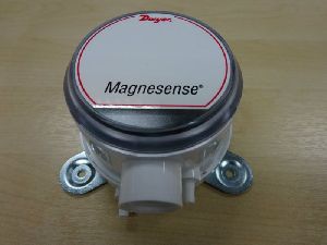Dwyer MS-311 Magnesense Differential Pressure Transmitter