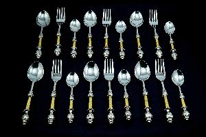 30 Piece Cutlery Set