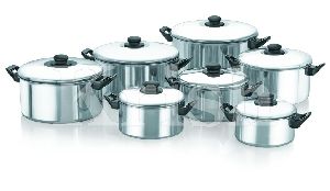 Polished Cooking Pot With Heat Resistant Handles