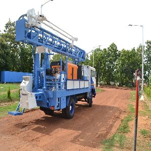 Truck mounted hydraulic water well drilling rig