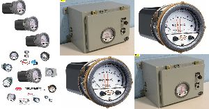 Dwyer A3000-200CM Photohelic Pressure Switch Gauge Range 0-200 cm w.c.