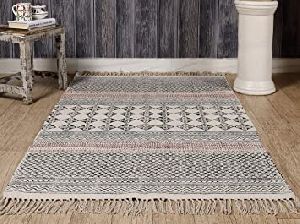 Traditional Floor Rug
