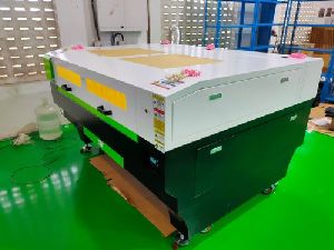 Acrylic Laser Cutting Machine