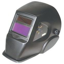 Auto darkening welding helmet