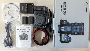 Canon EOS 5D Mark IV + Accessories