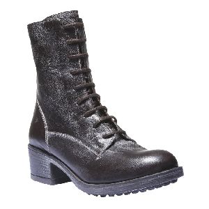 Leather boots with block heel