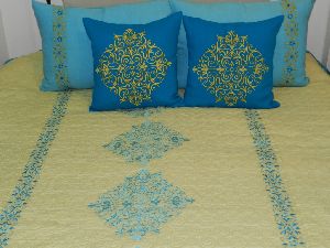 Cotton Quilted Bed Cover with Pillows