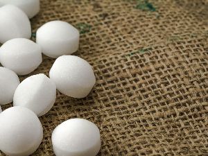 White Naphthalene Balls