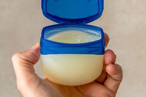 Petroleum Jelly, For Skin Protection, Feature : High Quality, Lightweight, Long Shelf Life