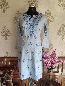 White Floral Embroidered Kashmiri Kurti