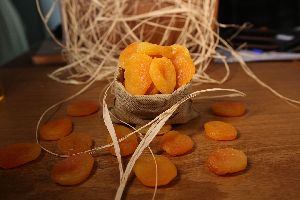 dried apricot