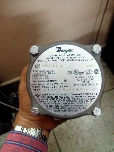 Dwyer 1950-10-2F Differential Pressure Switch