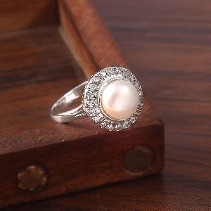 925 Sterling Silver 4.27 Grams Pearl With Zircon Rings