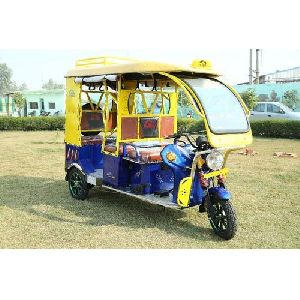 Semi Deluxe Battery Operated E-Rickshaw