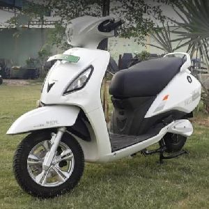 Vero Plus Battery Operated Scooty