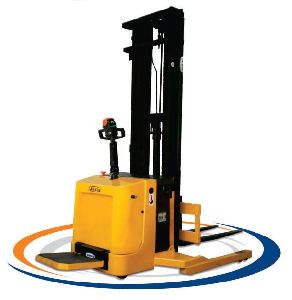 ERB 15-17 Eletric Stand On Straddle Stacker