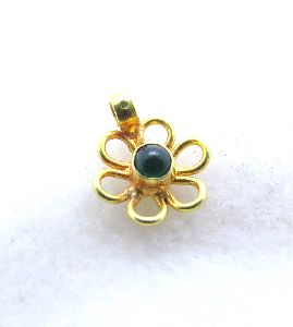 18k gold vintage charm in flower shape