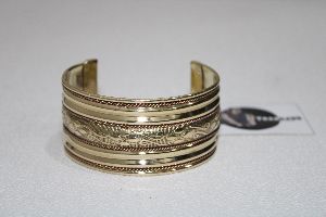lining pattern brass cuff bracelet