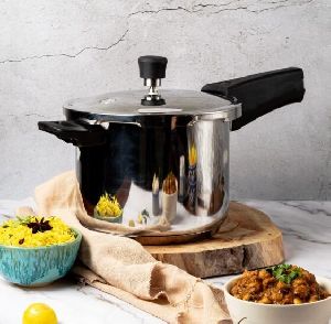 Impact Pressure Cooker with Outer Lid