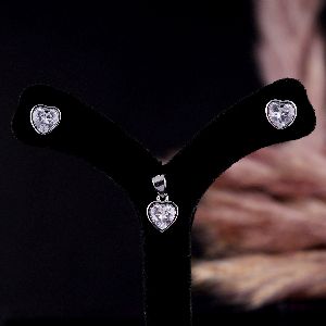 Heart Shape Diamond Pendant set with Chain