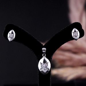 Oval Star Shape Diamond Pendant set with Chain