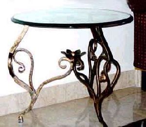 DECORATIVE WROUGHT IRON TABLE