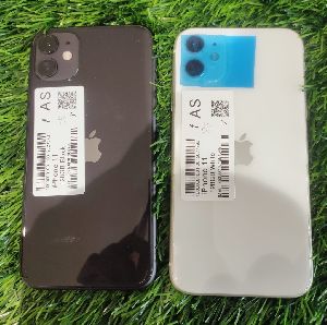 Apple Iphone Xr 64 GB, Battery Capacity: 2,942 Mah Battery, 7-Megapixel