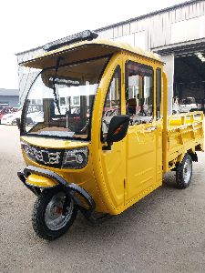 electric cargo rickshaw