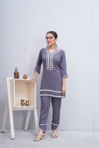 ladies embroidered kurtis