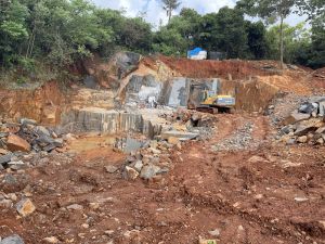 granite black quarries