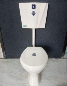 Ceramic Western toilet flush tank and seat cover