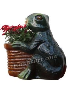 Plant pot with a Frog in sitting position