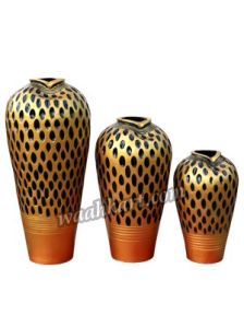 spotted golden flower vases